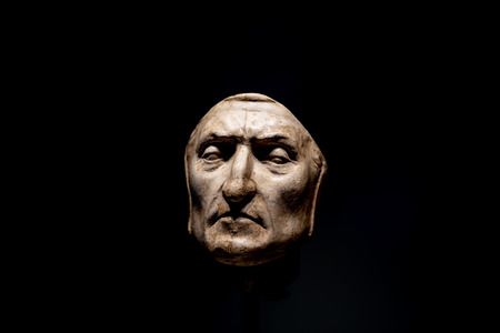 119470366-florence-italy-june-24-2018-closeup-view-of-death-mask-of-dante-alighieri-in-palazzo-vecchio